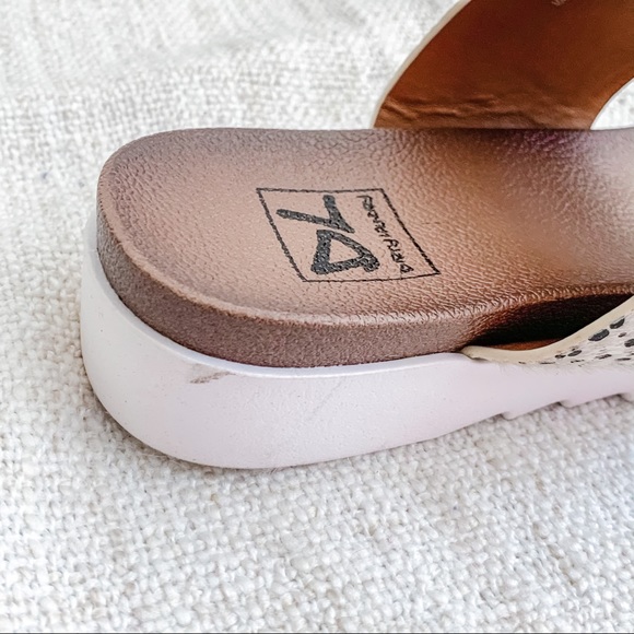 NBW DIRTY LAUNDRY Sandals - Picture 10 of 12